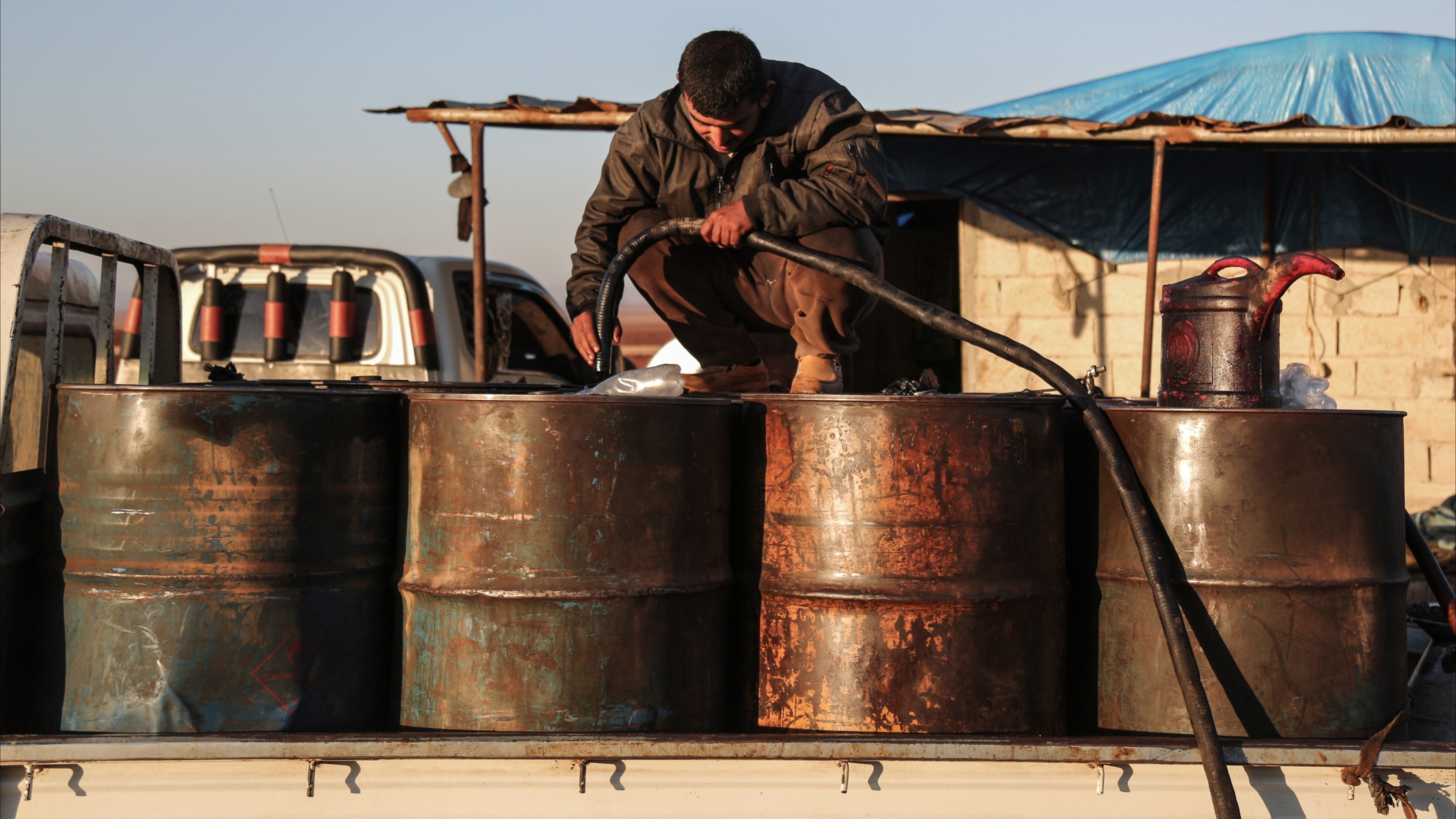 أزمة محروقات بشمال سوريا.. والنفط تحت الأرض