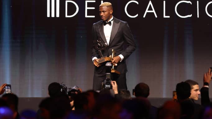 أوسيمين يتفوق على صلاح وحكيمي