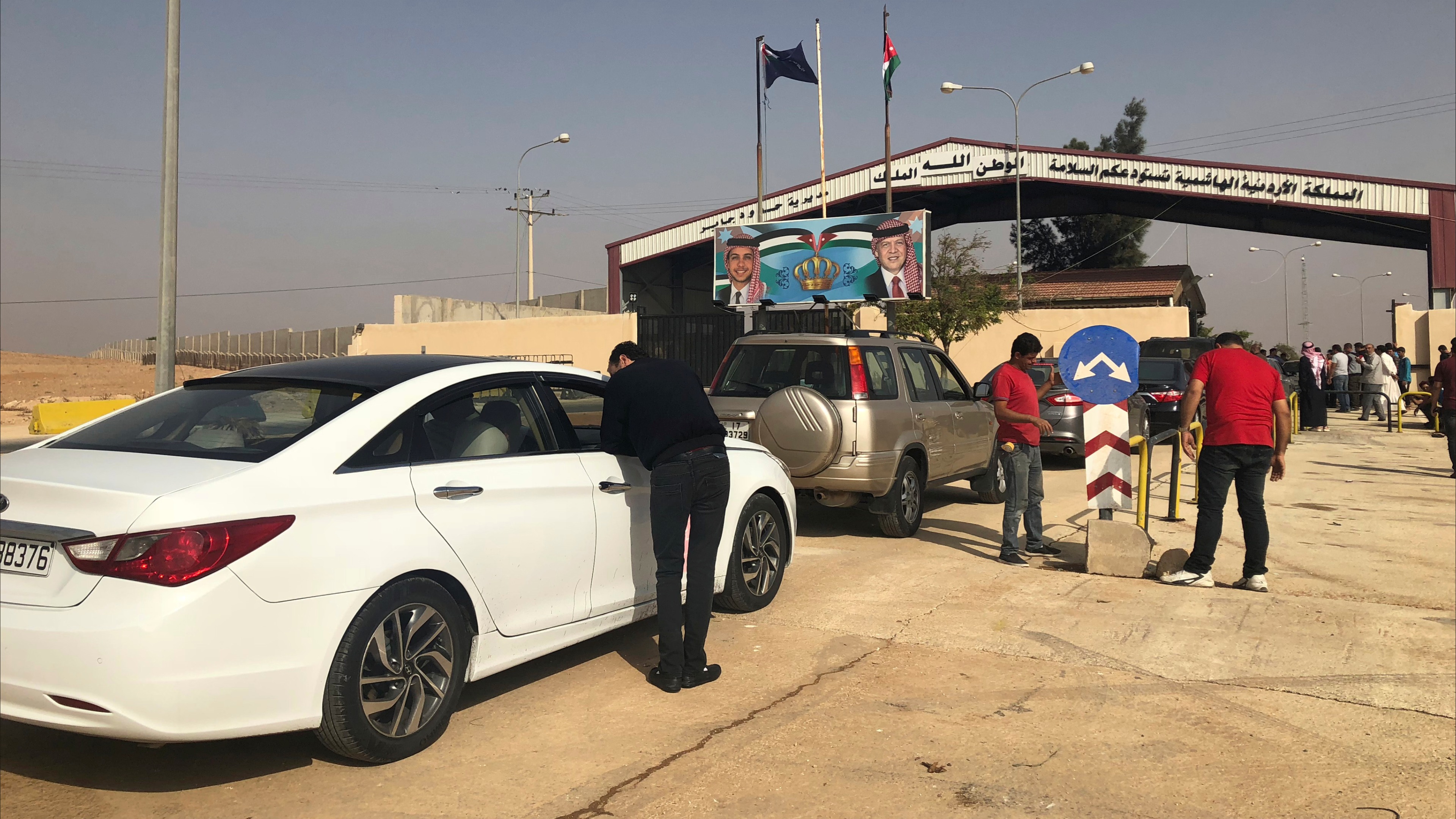 معبر جابر الحدودي.. رئة سورية- أردنية تحيي مهنة واقتصادات