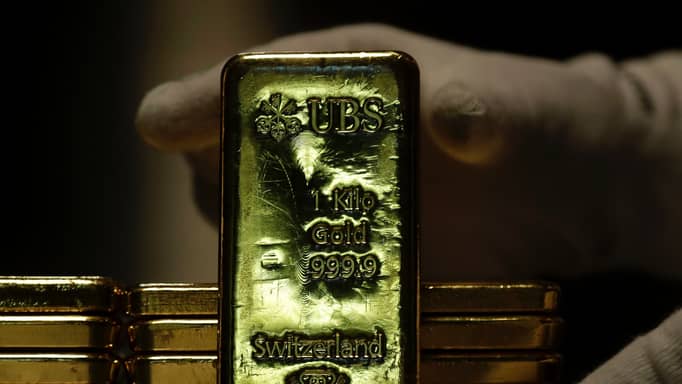 الذهب يمتص صدمة التضخم ويتمسك بمكاسبه أمام الدولار