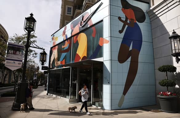 شركة Nike تتجاوز التوقعات.. وتعافيها يتسارع