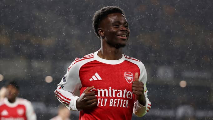 بعد التجديد.. ساكا يعد جماهير أرسنال بالبطولات