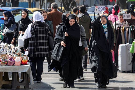 أرق وقلق وكوابيس.. الإيرانيون يتجهزون للأسوأ