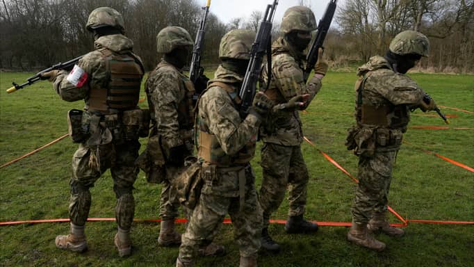 جماعتان "معارضتان للكرملين" تهاجمان روسيا من أوكرانيا