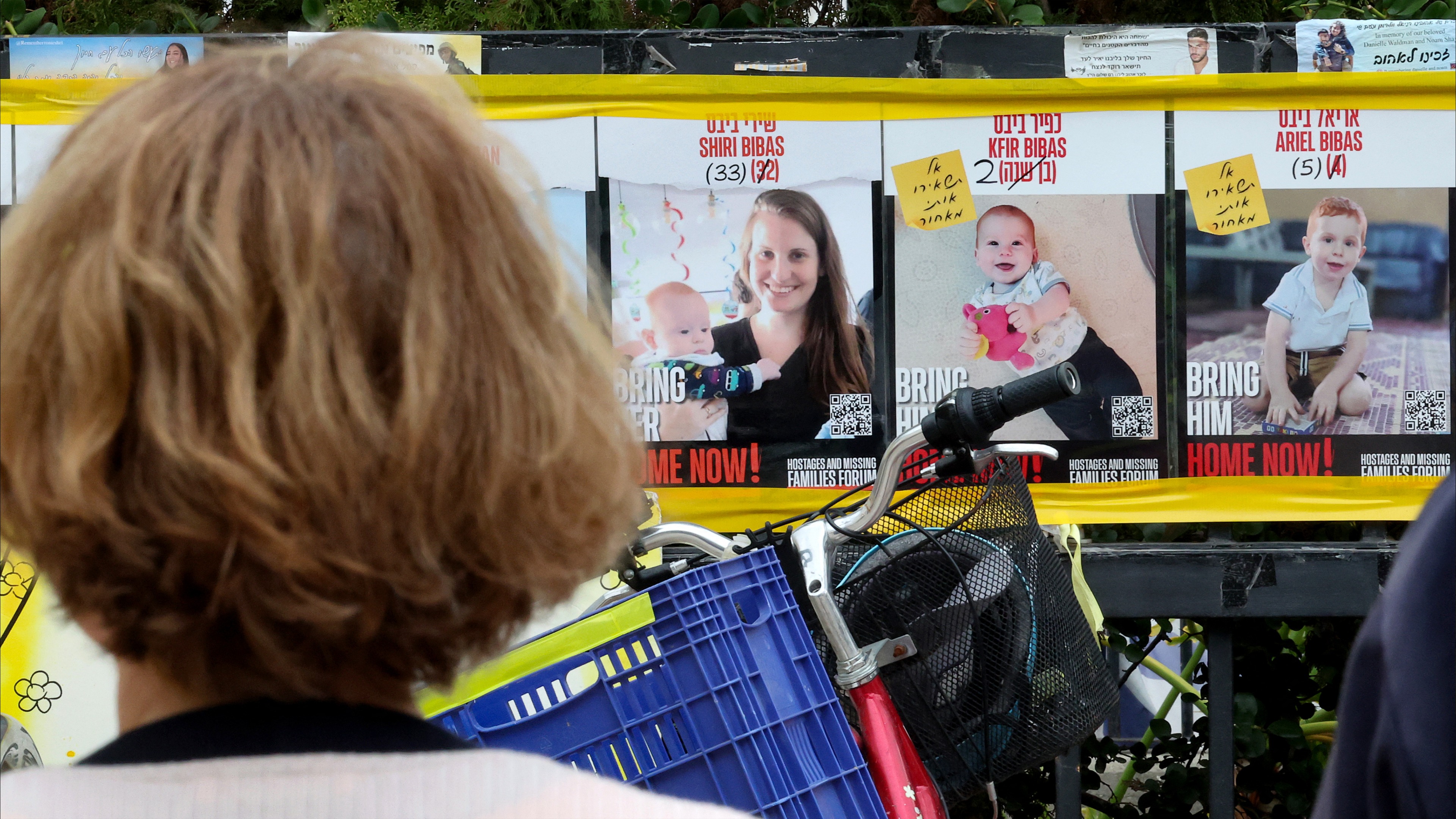 استعدادات في خان يونس لتسليم جثث ٤ أسرى إسرائيليين