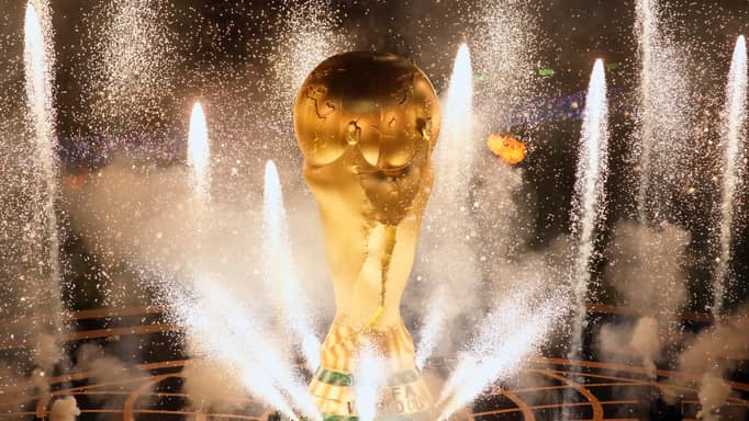 100 يوم على المونديال.. أعظم عرض كروي يواجه أصعب اختبارات السياسة