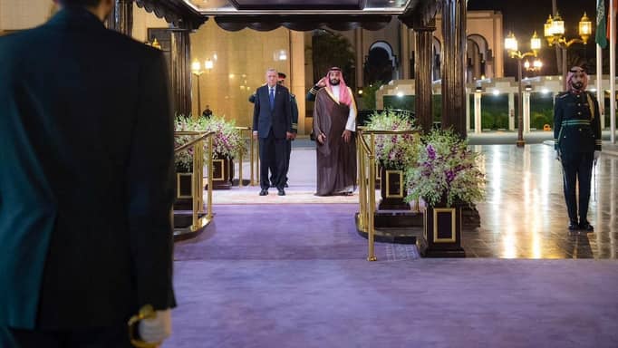 زار الخليج وينتظر السيسي ويأمل لقاء الأسد.. ما سر انعطافة أردوغان نحو العرب؟