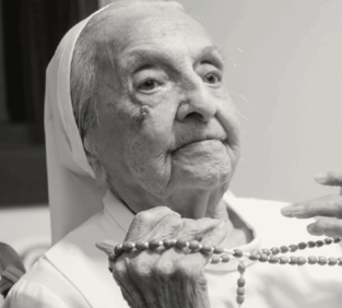 عميدة البشرية تفارق الحياة عن عمر ناهز 117 عاما