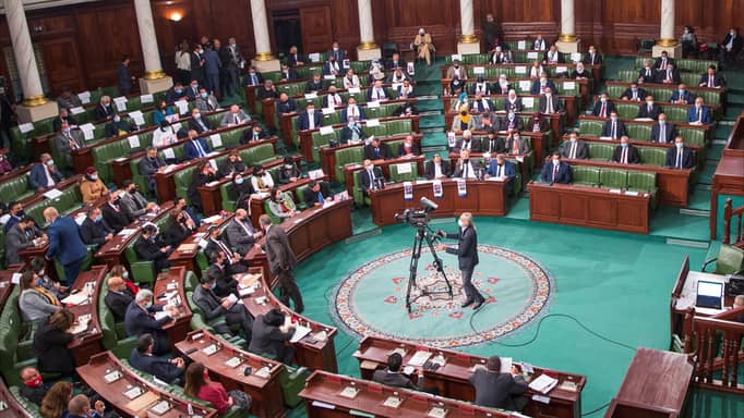 البرلمان التونسي يناقش قانونا يمنع تداول حالة الطقس
