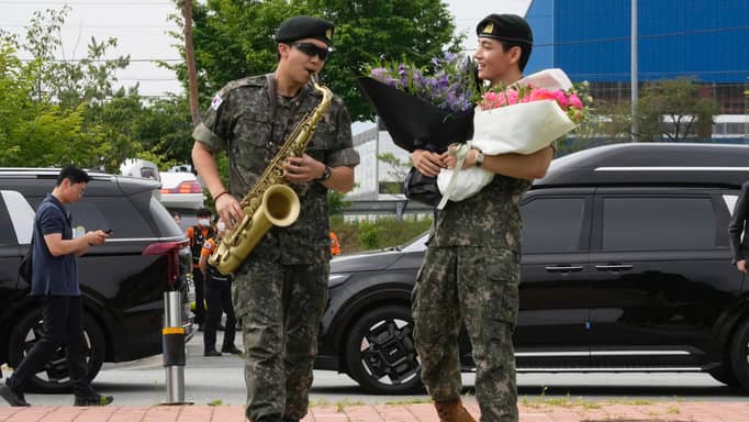 بعد الخروج من الثكنات.. BTS تستعد لغزو العالم مجددا