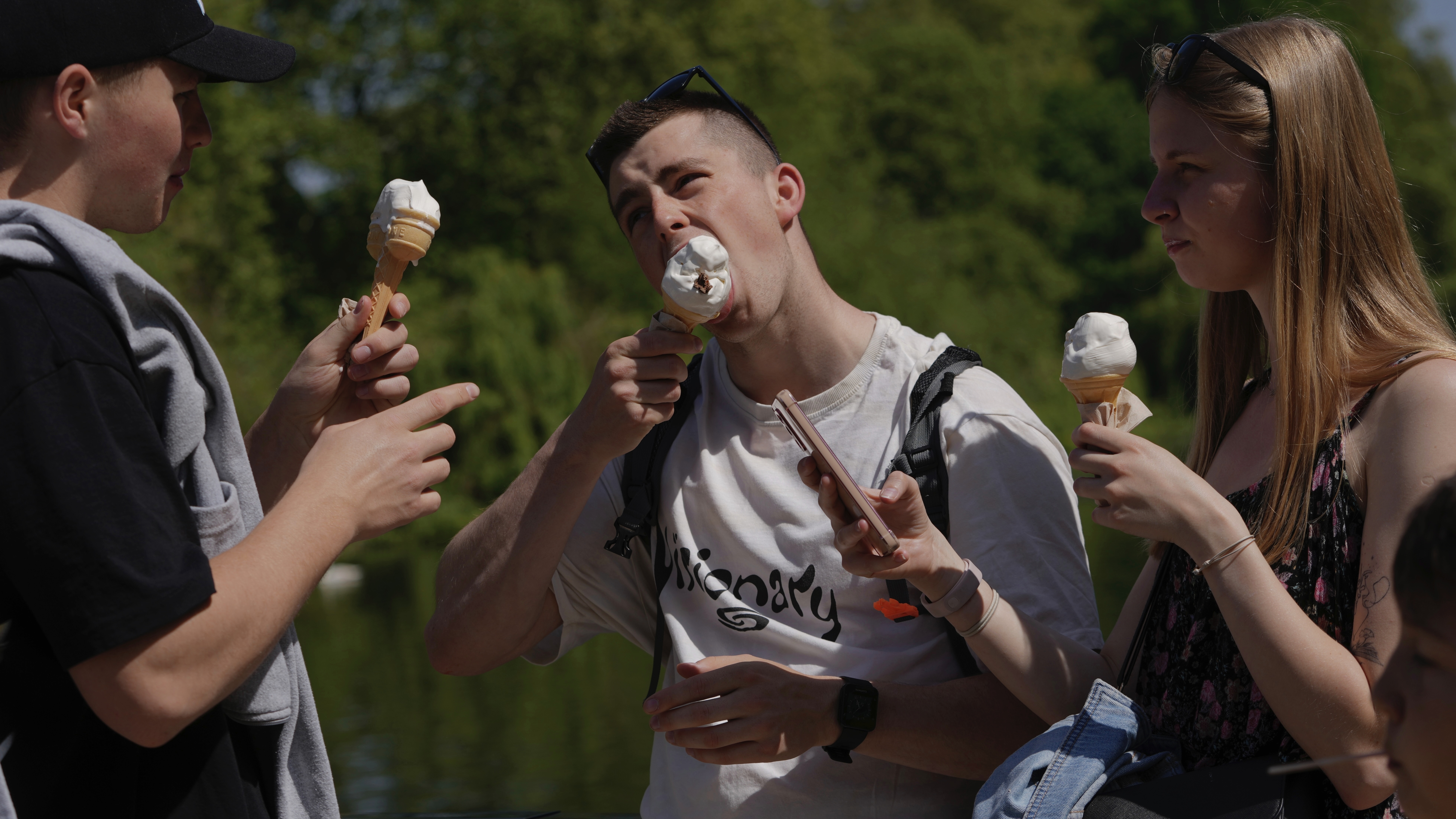 راقِب طعامك.. كيف تؤثر عاداتك الغذائية على أطفالك؟