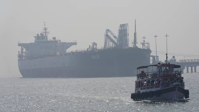 عمالقة النفط الأميركي يحذرون إدارة ترامب من "خطر الأسعار"