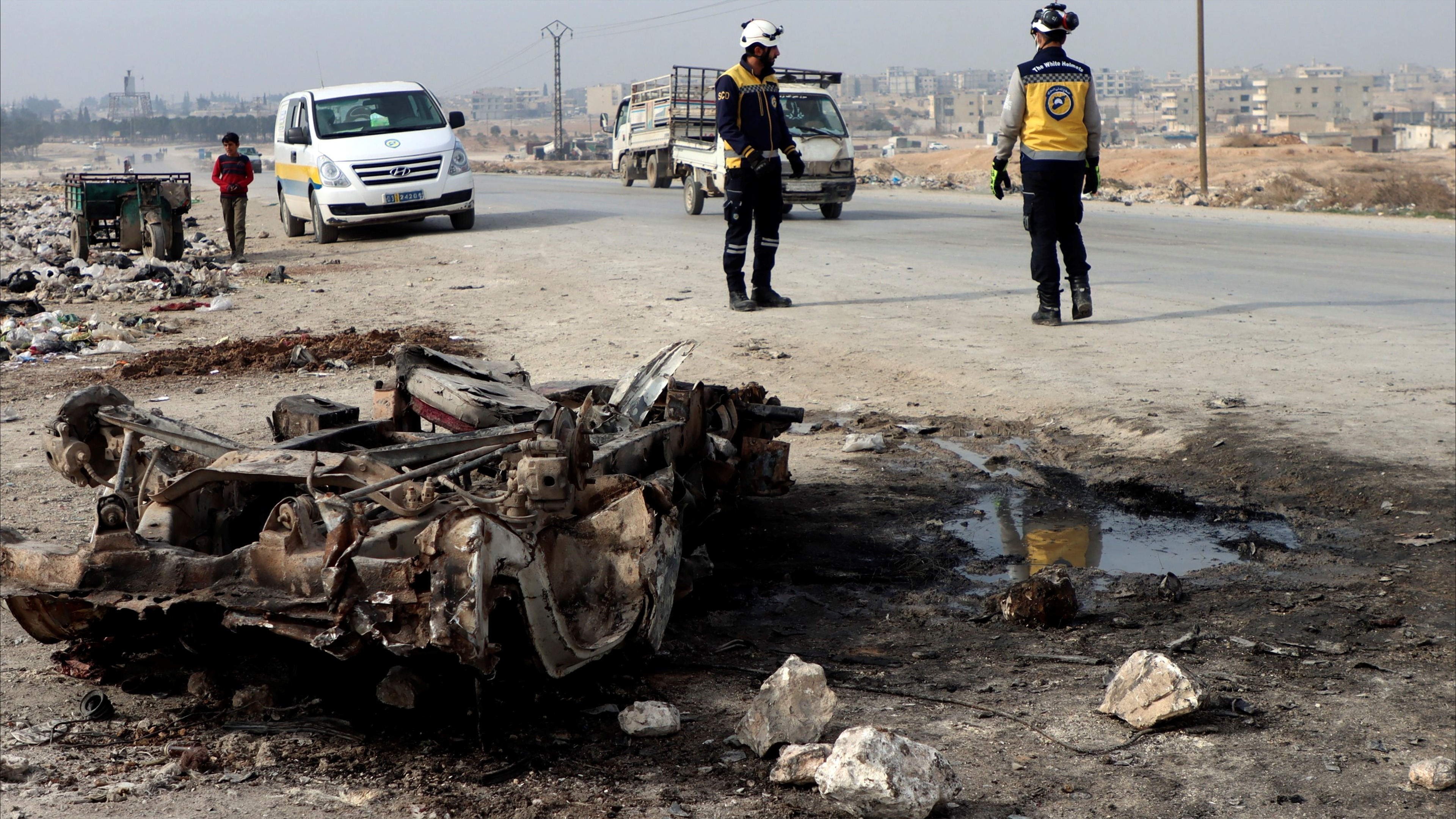 رسائل التفاوض بين قائد "قسد" والشرع.. وسيناريوهات "المفخخات"