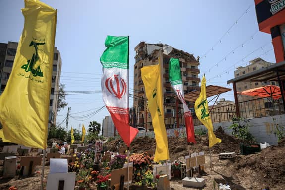 طهران "تركب موجة" هدنة لبنان؟