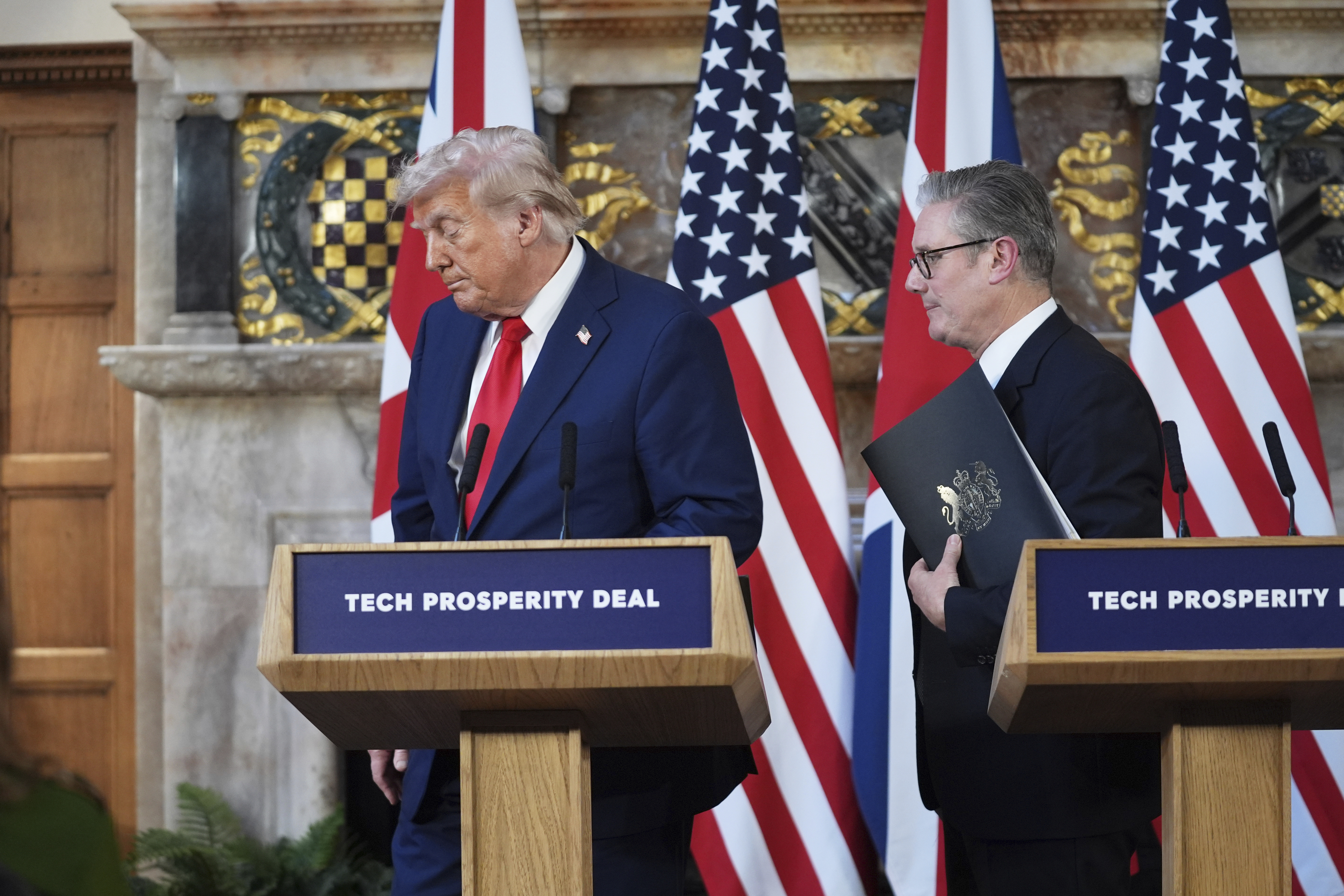 "ابتعدوا عن الخطوط الأمامية".. جملة واحدة من ترامب تشعل لندن