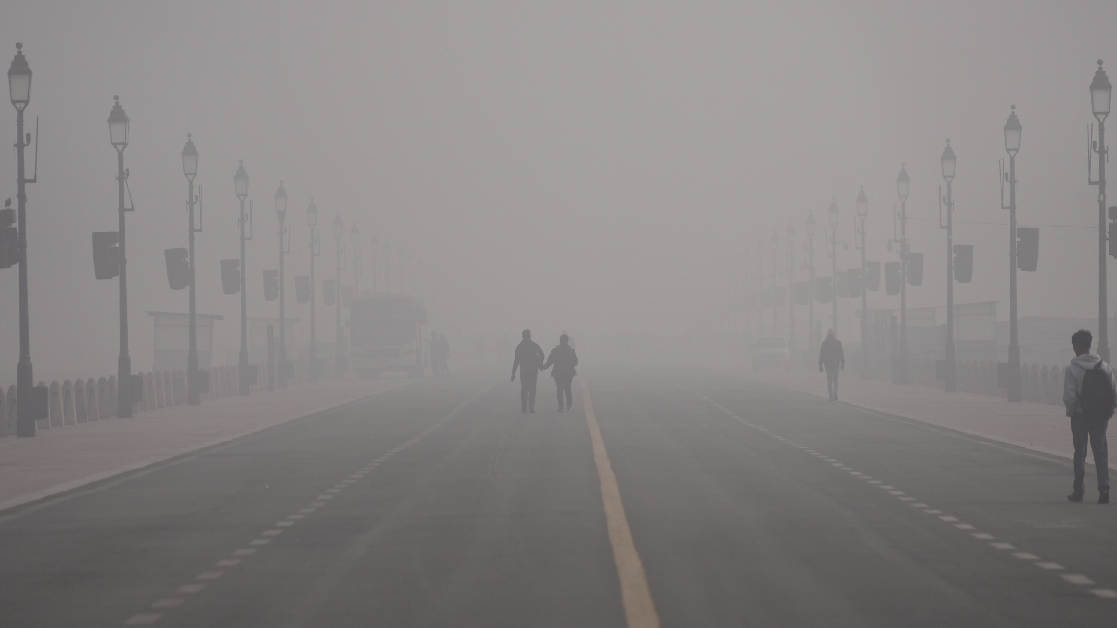 "ضباب سام" يغلّف نيودلهي.. والحكومة تدرس "الإغلاق"