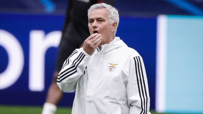 "مسيرتك ستنتهي" مورينيو يهدد لاعبه