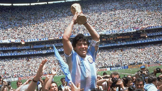 دموع في المحكمة.. 120 شاهدا يطاردون "قتلة" مارادونا