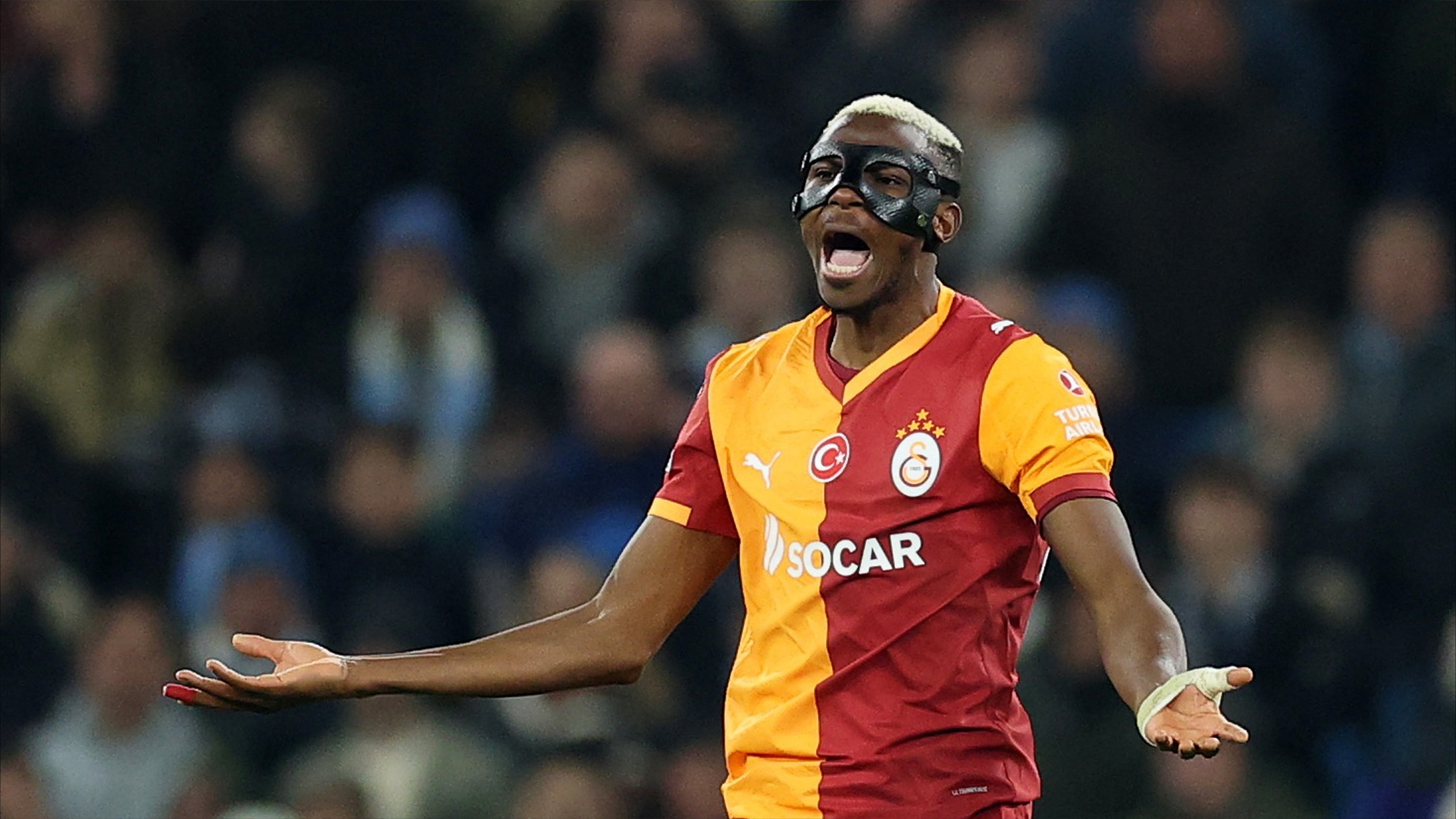 أوسيمين يكشف "قسوة" نابولي وعرض اليوفي