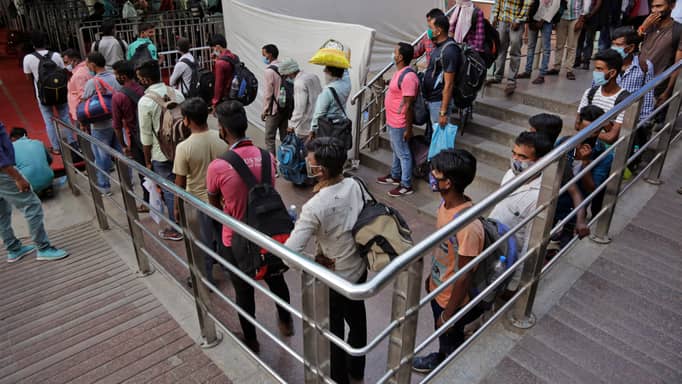 الهند تواجه الزحام بـ100 مطار
