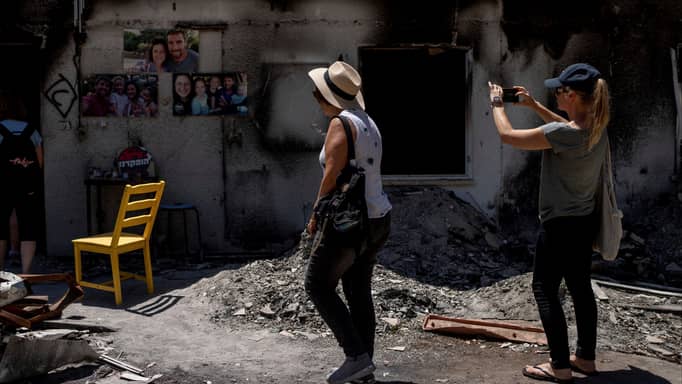 عام على الحرب.. إسرائيل تستغل "السياحة المظلمة" في غلاف غزة