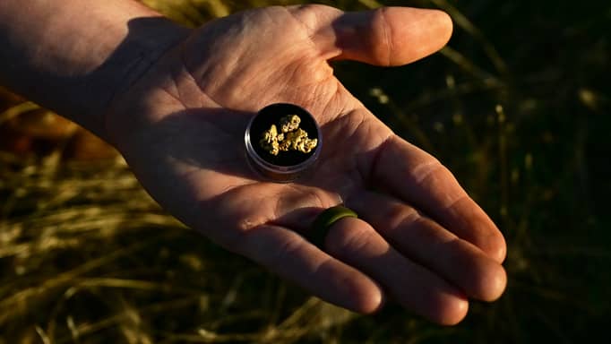 فوق 5000 دولار.. "الذهب" يترقب قرارات البنوك المركزية