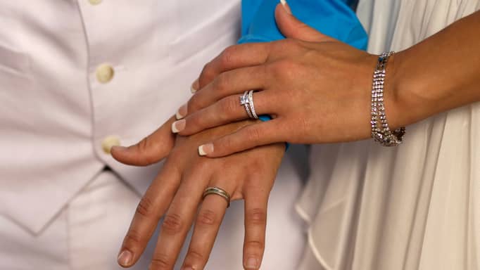 خطر غير متوقع لـ"العزوبية".. كيف يحميك "الزواج" من السرطان؟