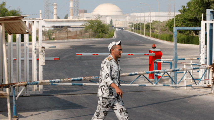 فرنسا تحذر من "مواجهة عسكرية شبه حتمية" مع إيران