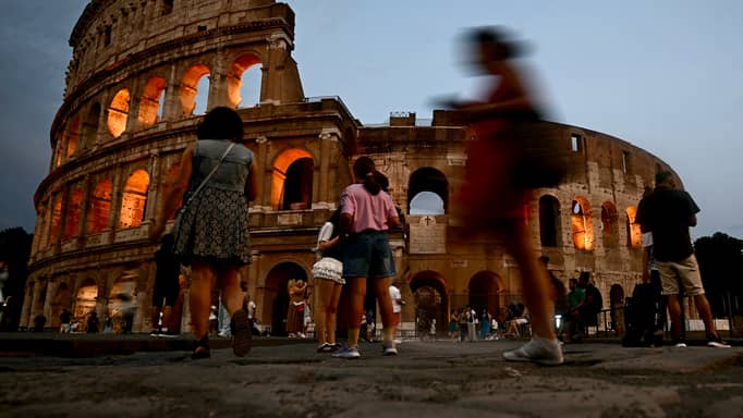 "السياحة الليلية" أحدث موضة لمواجهة الحرارة القاتلة بأوروبا