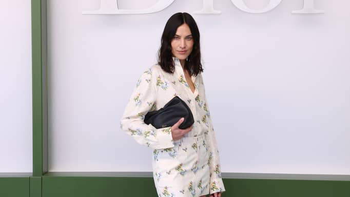 لوحات حية.. "ديور" تُبهر مشاهير العالم بـ"زهور خريف 2026"