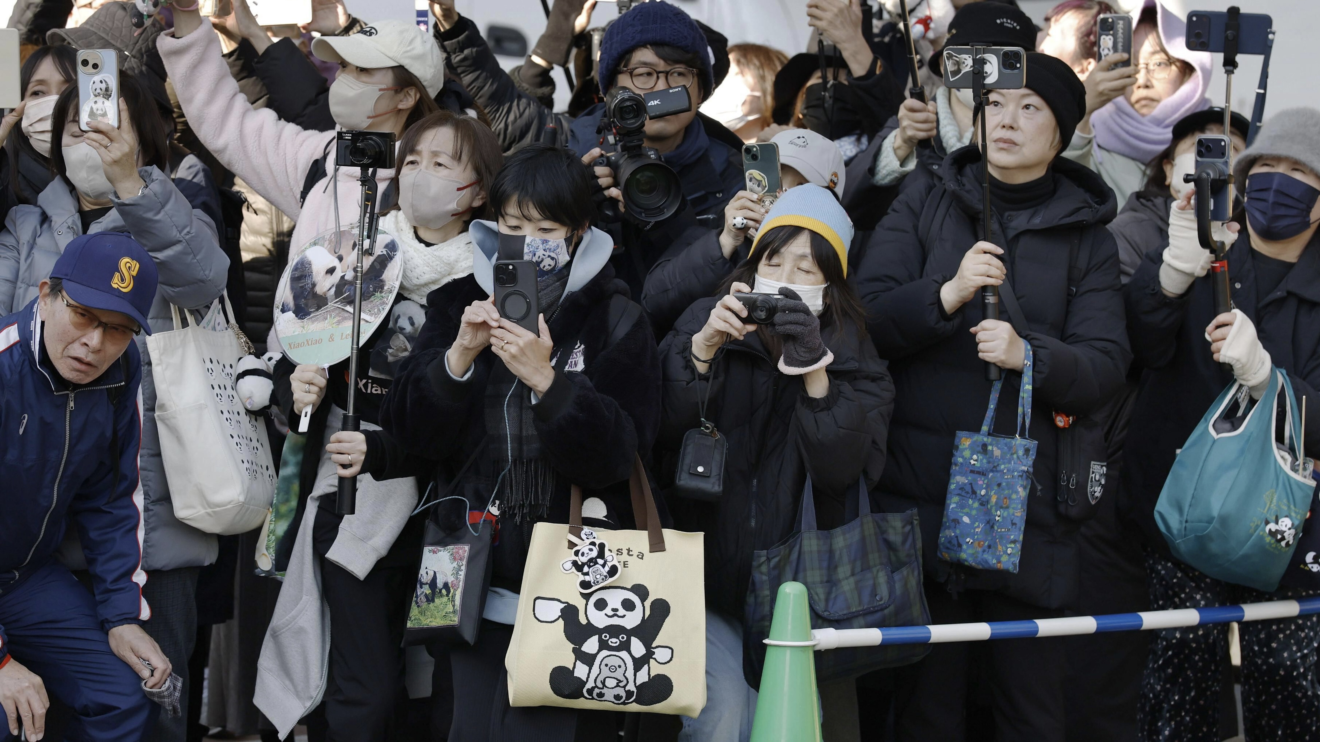 حشود حزينة لوداع آخر زوج باندا في اليابان