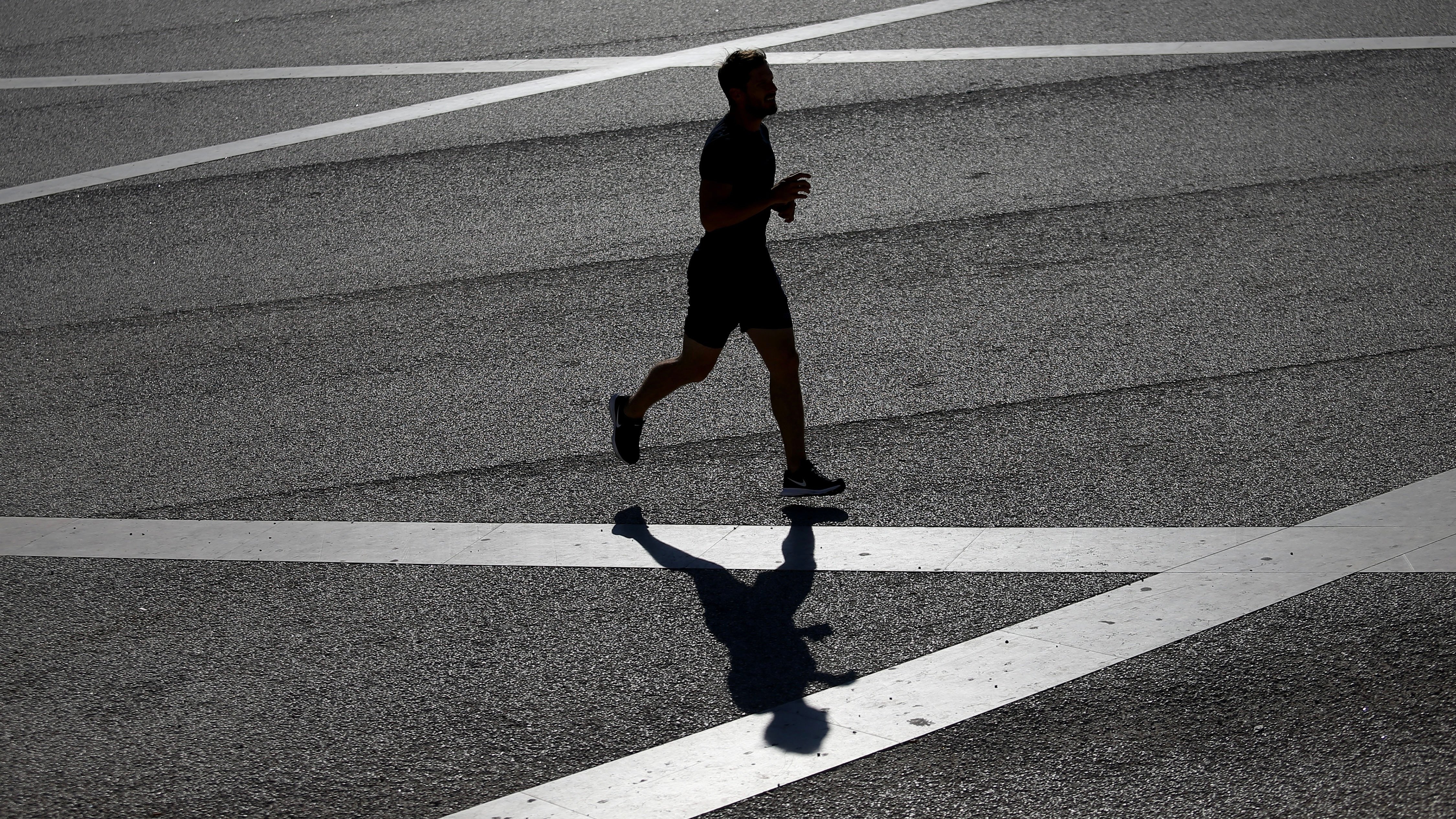 "التعرق وحرق الدهون".. خرافات عن الرياضة والتغذية