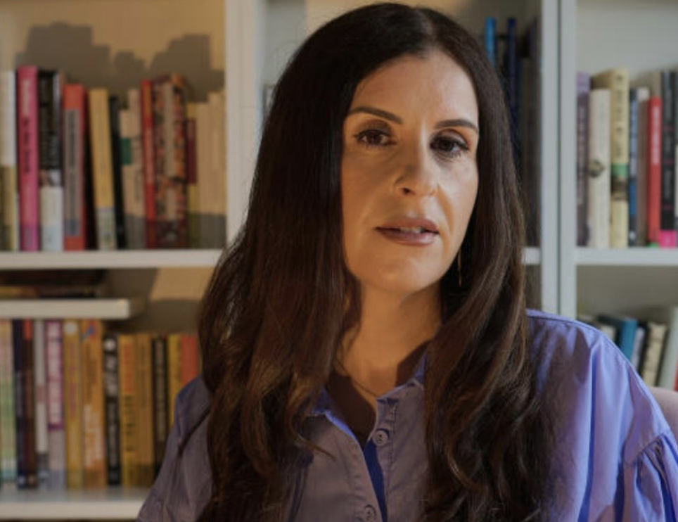 استبعاد واعتذار ثم إلغاء.. جدل في أديلايد بسبب رندة عبد الفتاح