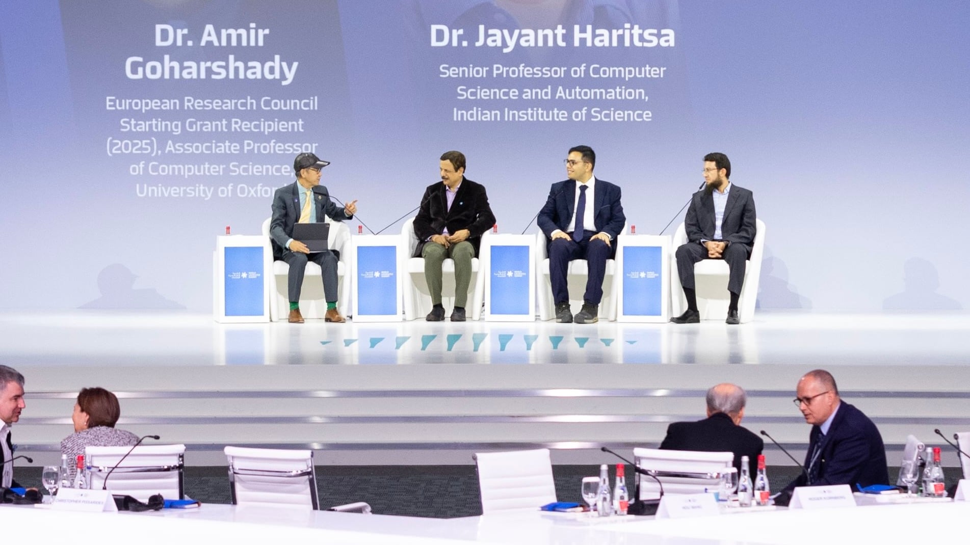 علماء نوبل يطمئنون البشر: الذكاء الاصطناعي لن يستبدلنا