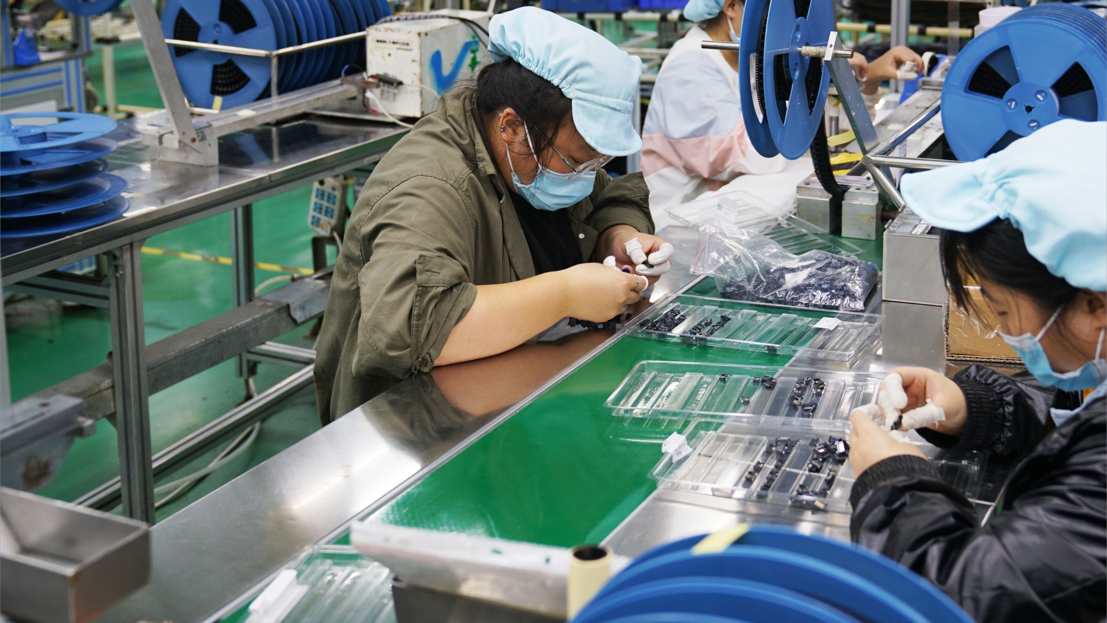 Motorola حذرت و Apple لم تسمع.. صناعة الهواتف "ليست لأميركا"