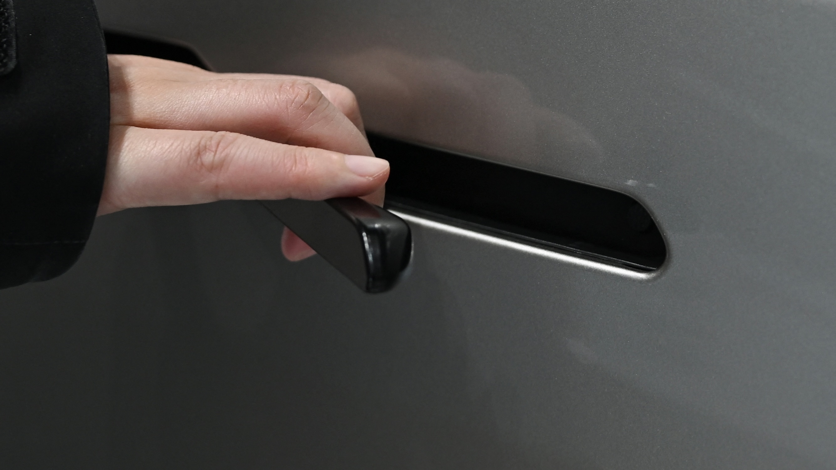 وداعا لـ"المقابض الخفيّة".. الصين تقتل "تريند تسلا وشاومي"