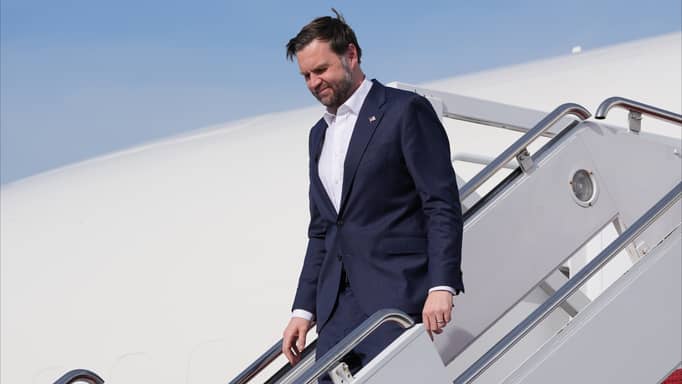 صفعة مزدوجة على وجه فانس؟