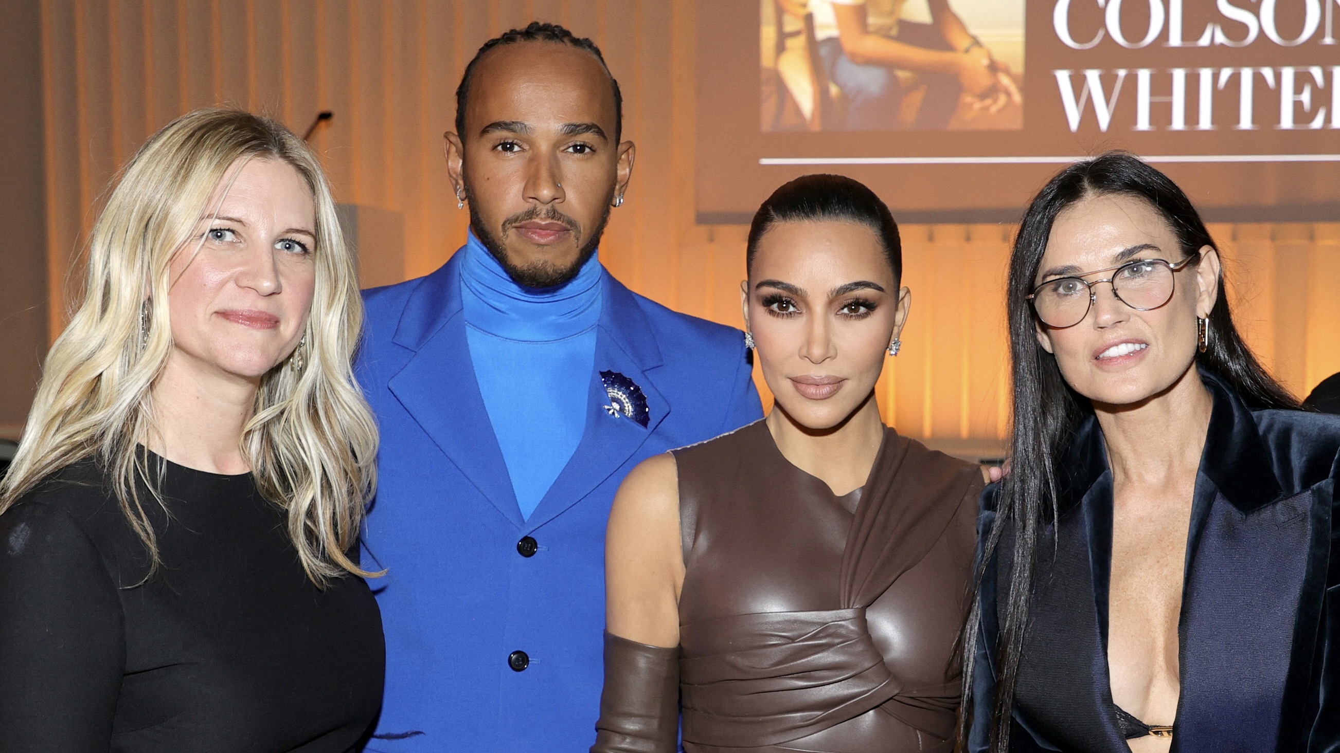 هاميلتون يبدأ موسمه بـ"انتصار عاطفي" مع كيم كارداشيان