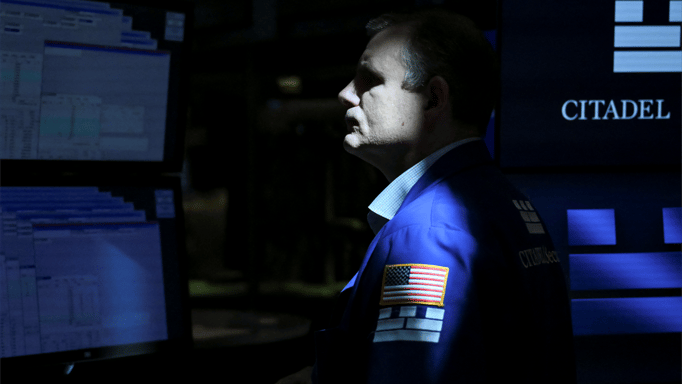 الذهب والنفط والدولار.. هل تصيب ضربة إيران الأسواق أيضا؟