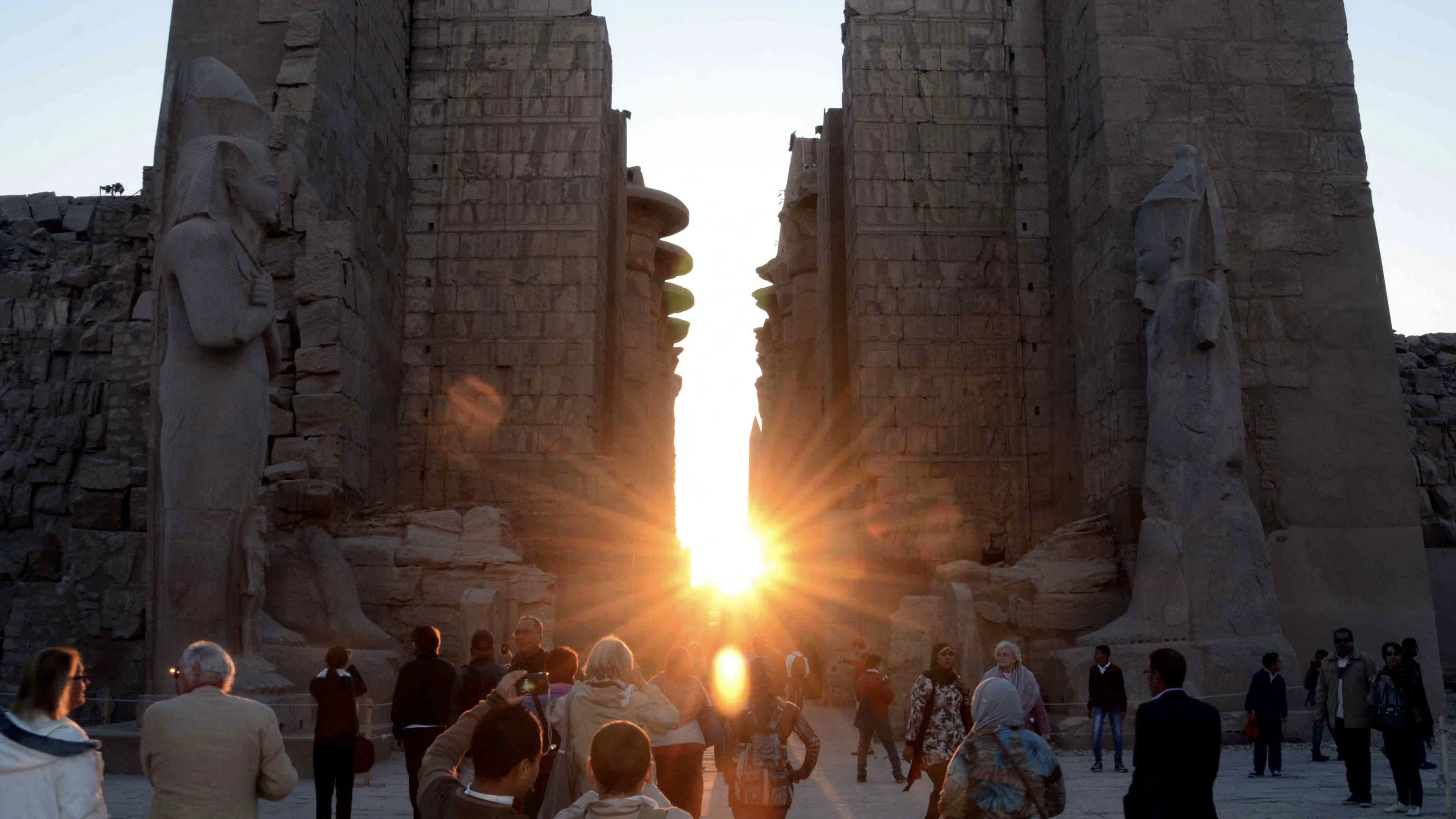 شمس الشتاء في ضيافة "الكرنك".. الأقصر تحتفي بمعجزة عمرها آلاف السنين