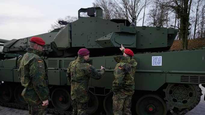 من المحرك إلى المدفع.. هل تنقذ "صناعة الدفاع" سيارات ألمانيا؟