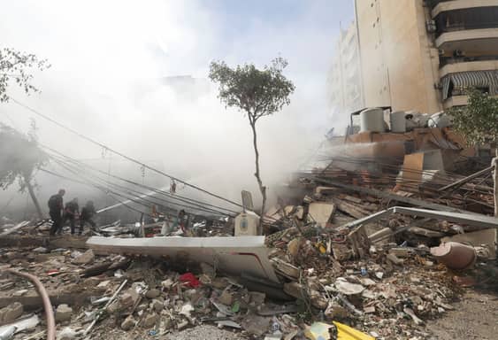 الجيش الإسرائيلي يزعم تدمير مقر مخابرات حزب الله