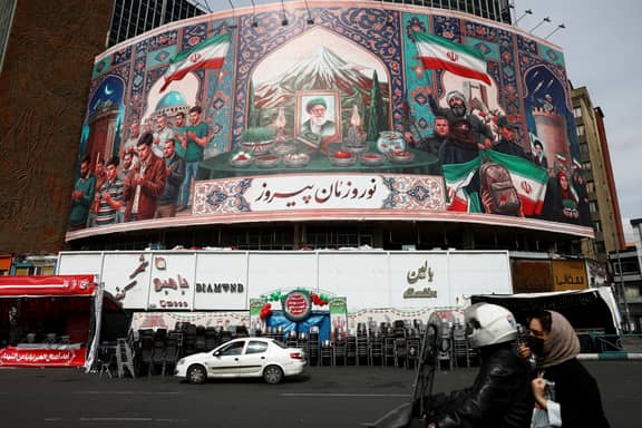 من يقود إيران.. ومن تفاوض واشنطن؟