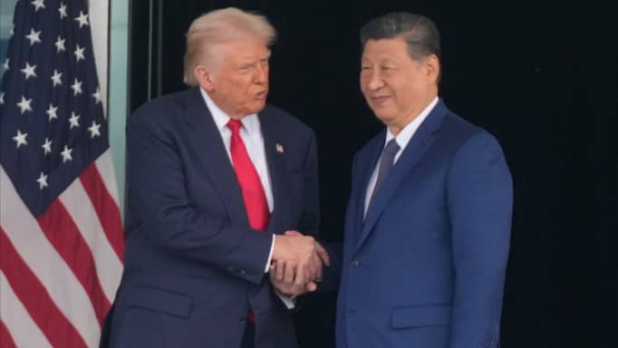 انتصار للصين.. ماذا يعني تجريد ترامب من سلاح الرسوم الجمركية؟