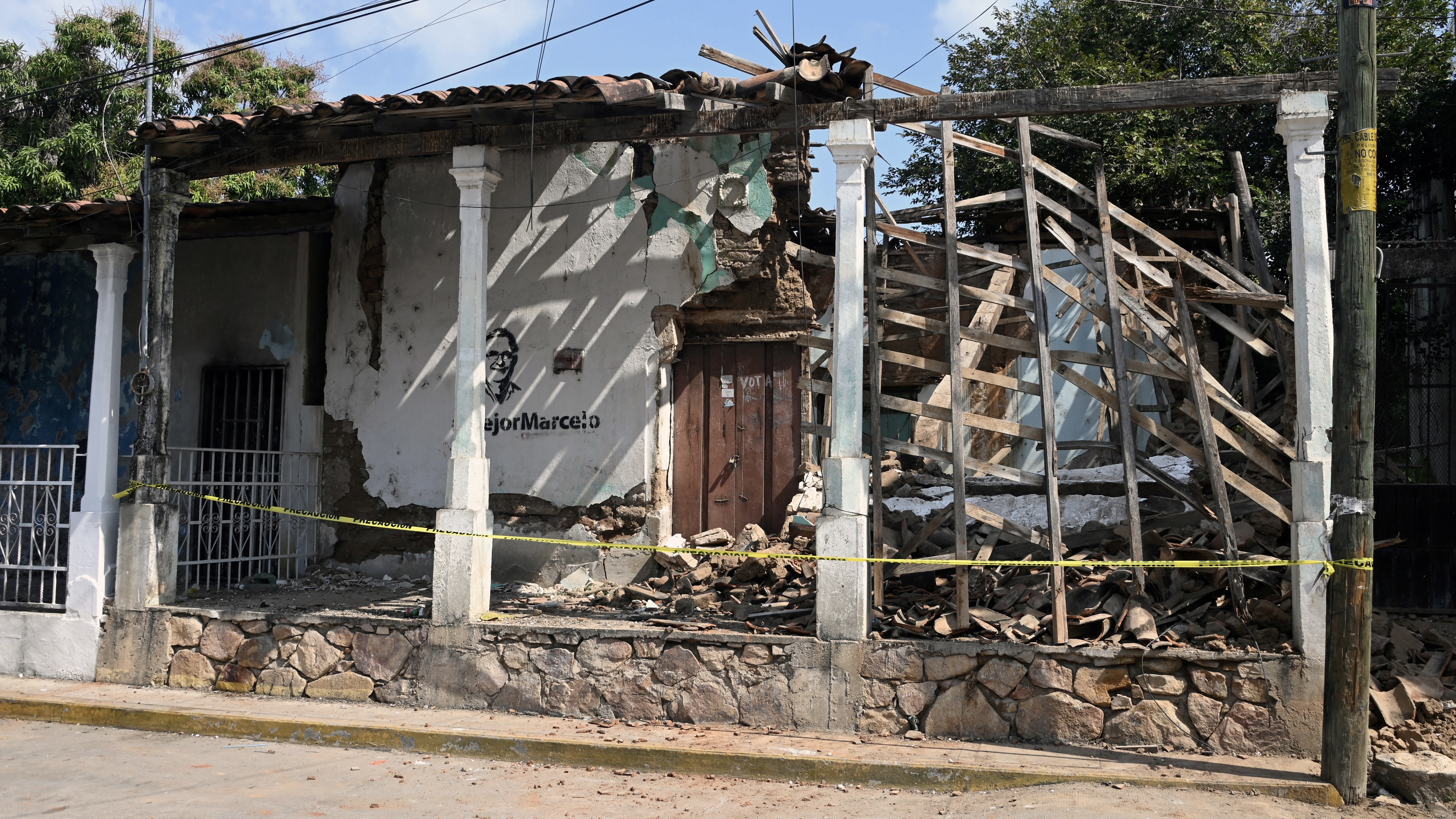 إخلاء القصر الرئاسي في المكسيك عقب زلزال مدمّر