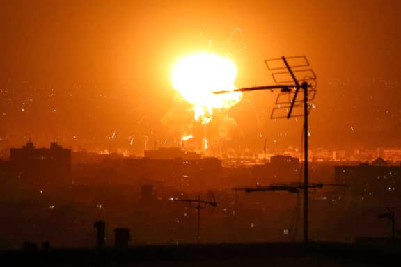 ضرب الإمدادات قبل الجبهات؟.. غارات عنيفة تحرق نفط إيران