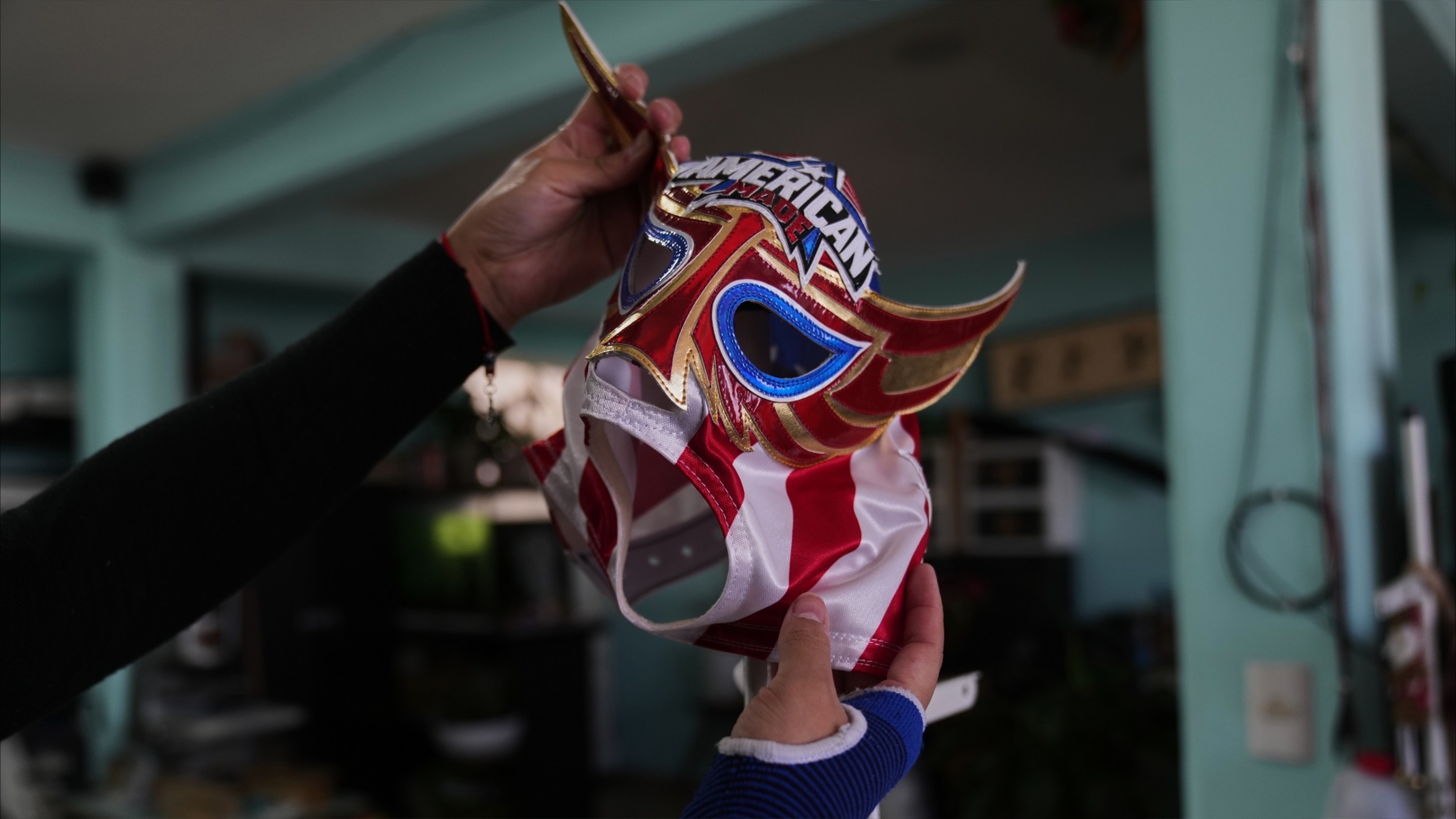 أقنعة الرعب المكسيكية.. من حلبات المصارعة لمدرجات كأس العالم