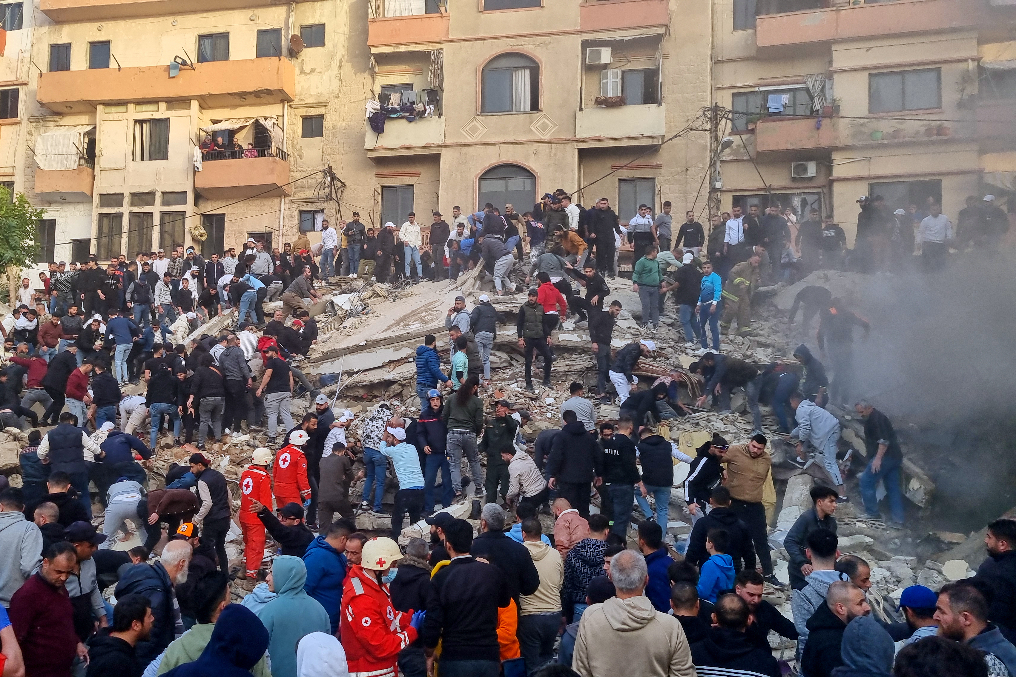 مدينة لبنانية على حافة السقوط.. أبنية الموت تحاصر سكان طرابلس