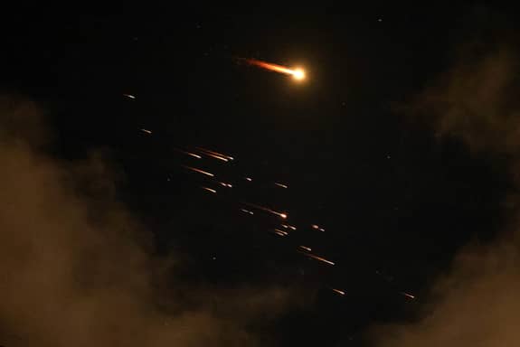 إسرائيل تهاجم مواقع إطلاق داخل إيران