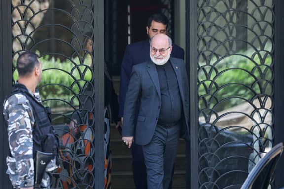 تصعيد لبناني ضد طهران.. السفير الإيراني غير مرغوب فيه